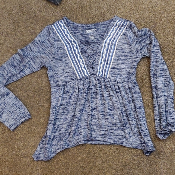 Bundle Tops for Girls - Picture 2 of 9